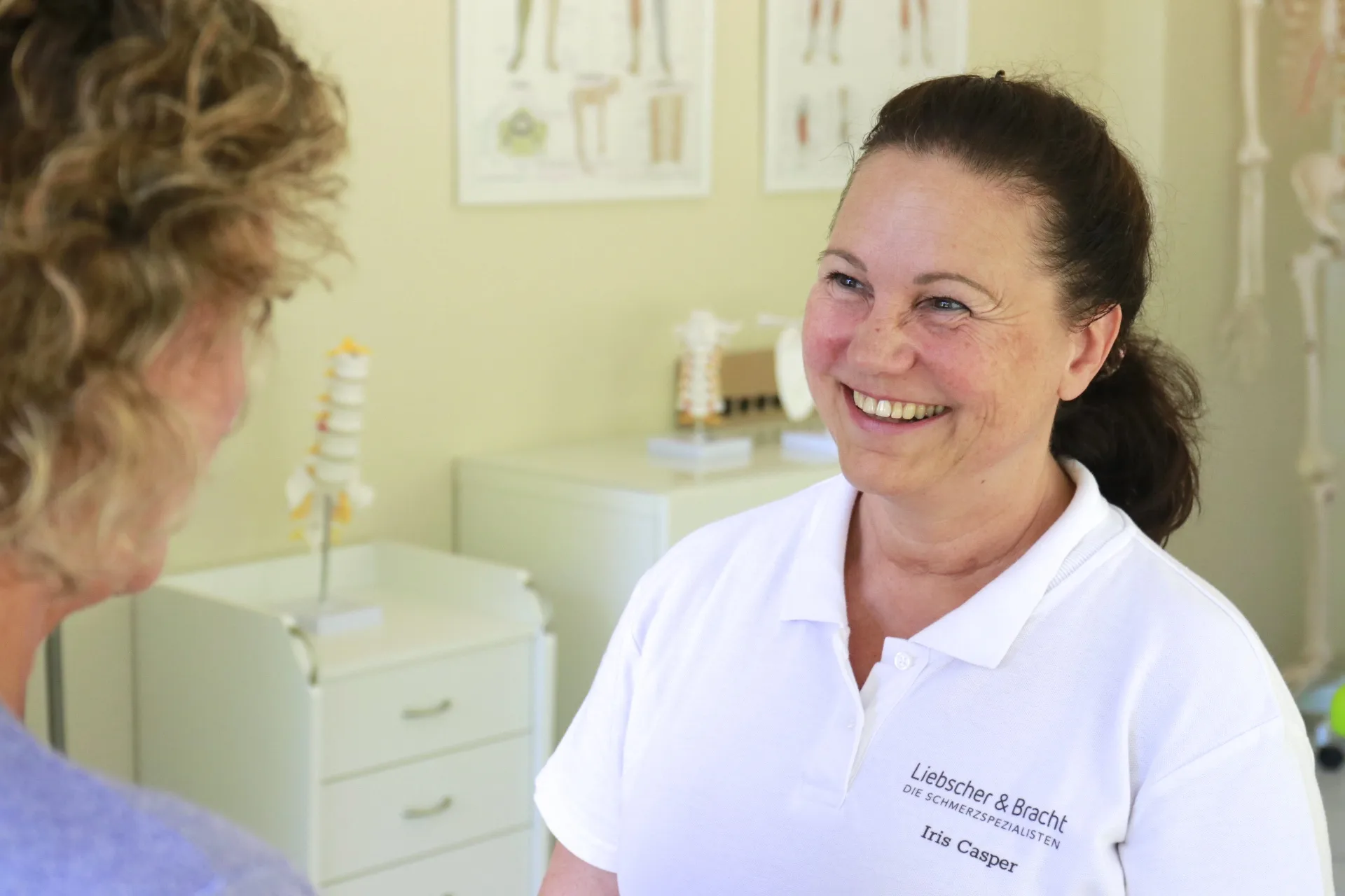 Iris-Casper-Liebscher-und-Bracht-Patientengespräch-Querformat