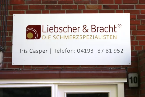 Iris-Casper-Liebscher-und-Bracht-Praxis-Außenaufnahme-Querformat